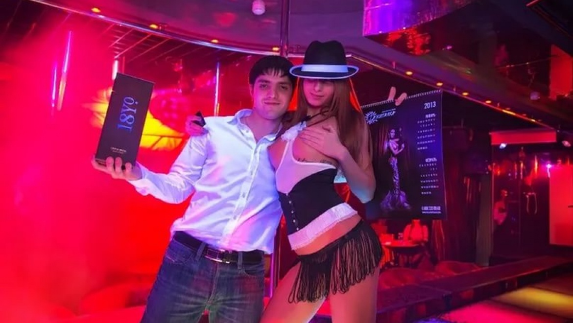 Реальное Русское Порно В Ночном Клубе