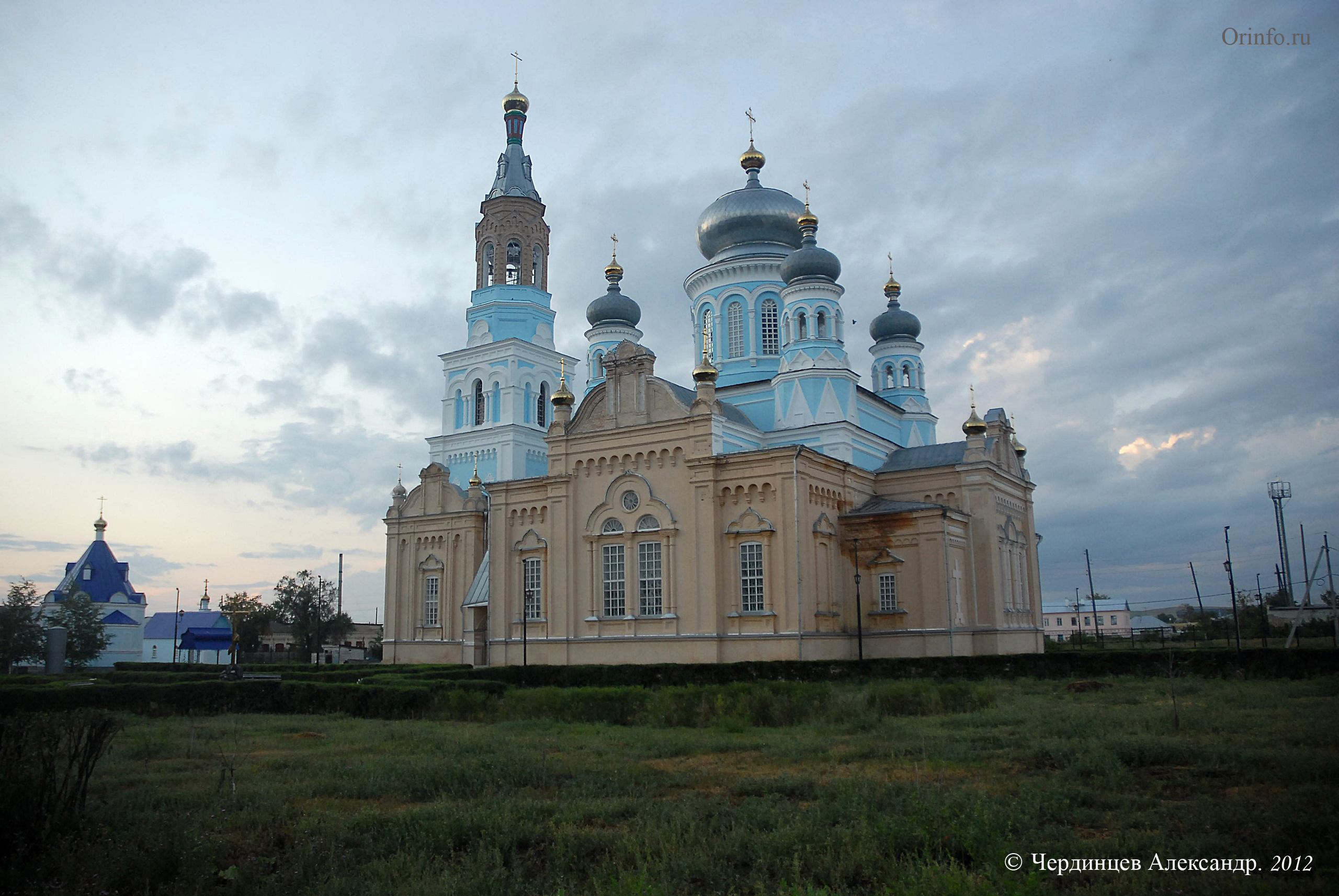 Сорочинск оренбургская область. Церковь Михаила Архангела Сорочинск. Храм Архистратига Михаила Сорочинск. Г Сорочинск храм Михаила Архангела. Достопримечательности Сорочинска храм Михаила Архангела.