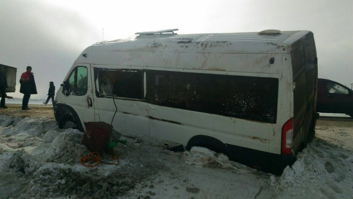 В Шарлыкском районе перевернулся пассажирский автобус