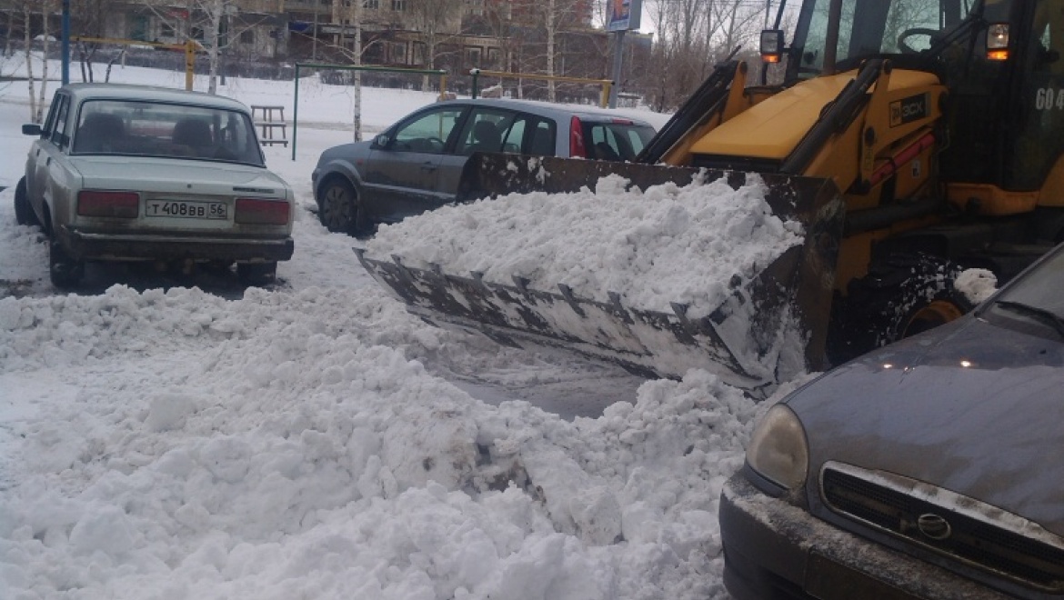 С городских улиц продолжают убирать снег