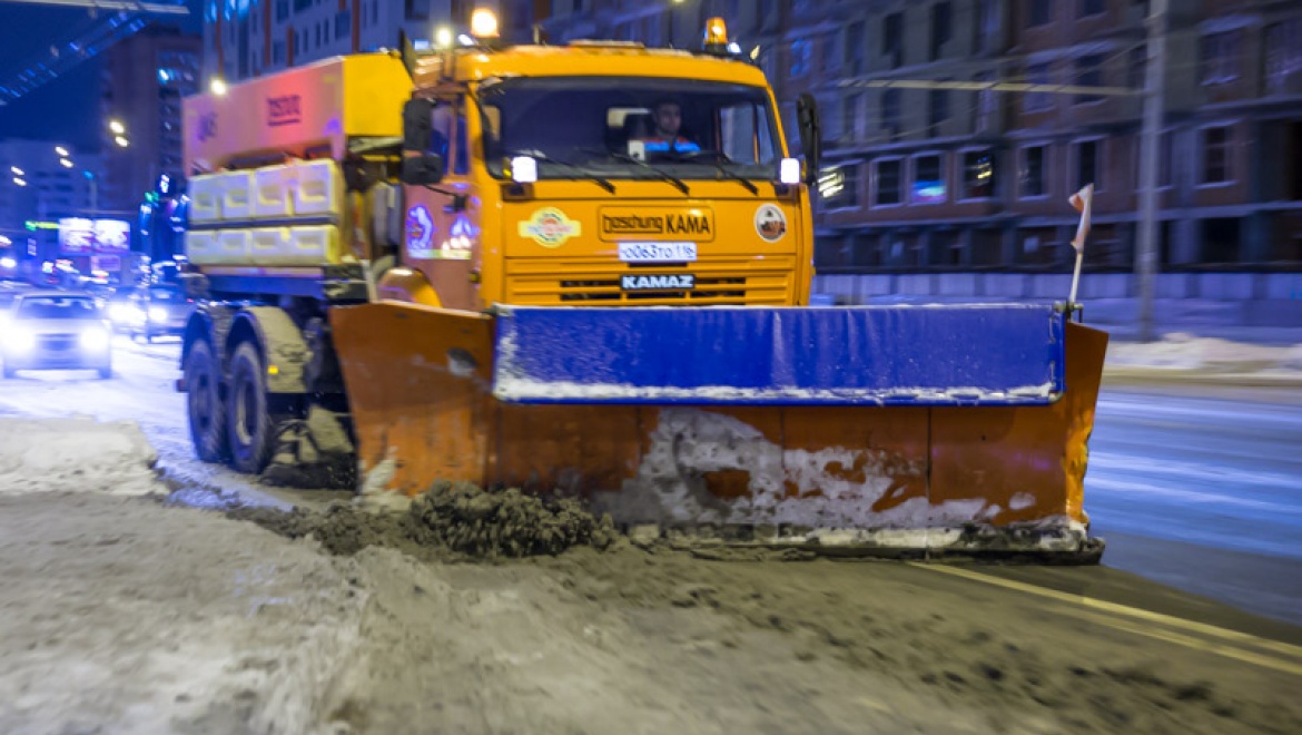 За минувшие сутки с улиц Казани было вывезено более 5 тыс.тонн снега и смета