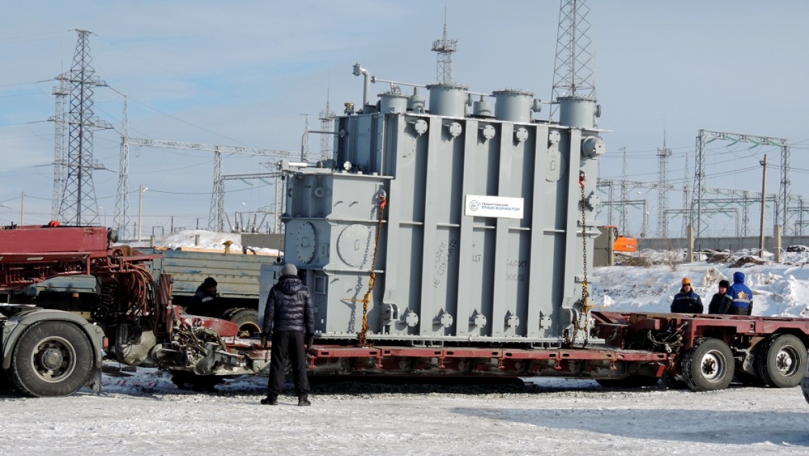 На месте будущей солнечной станции в Орске ведется монтаж  блочного трансформатора   